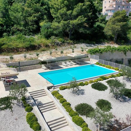 Malo More Resort Arbanija ภายนอก รูปภาพ