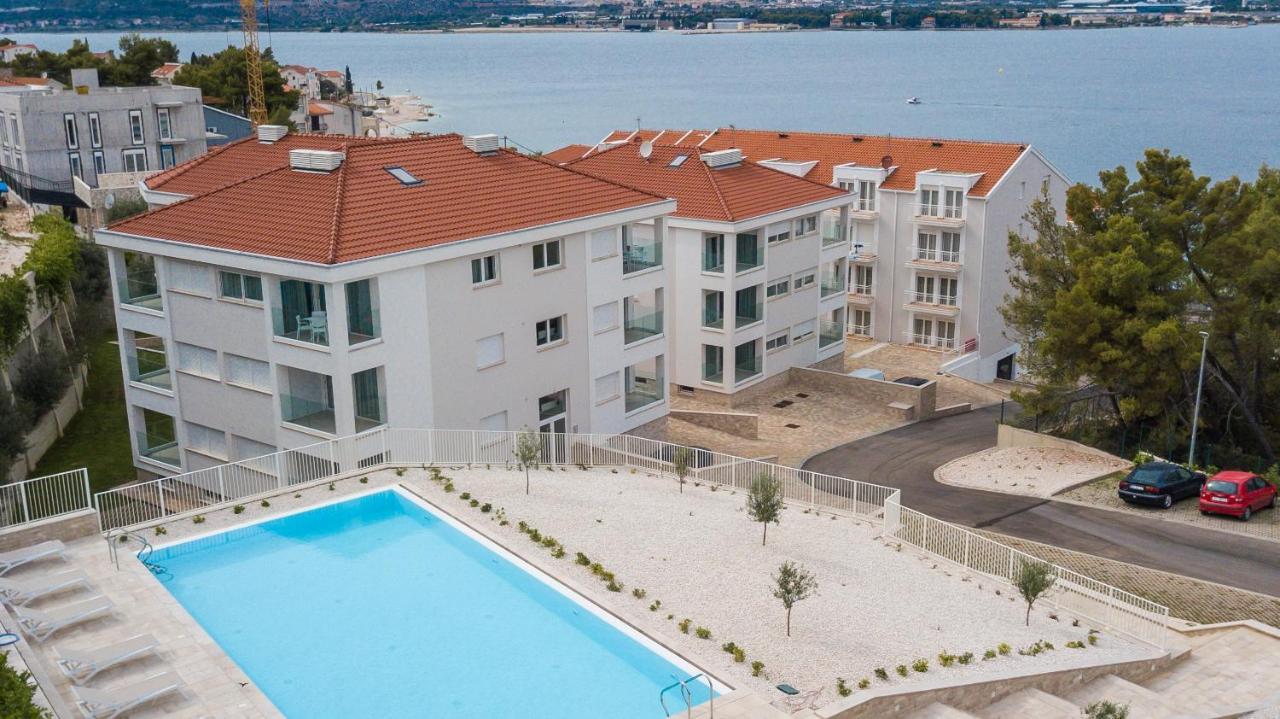 Malo More Resort Arbanija ภายนอก รูปภาพ