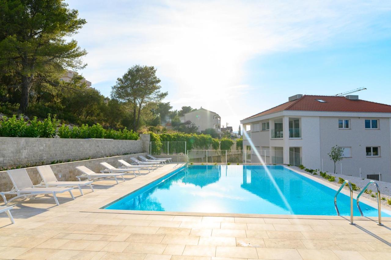 Malo More Resort Arbanija ภายนอก รูปภาพ