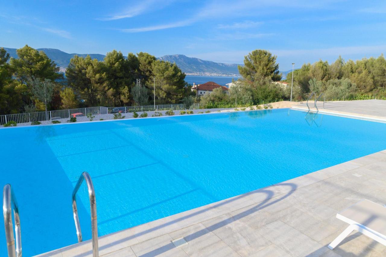 Malo More Resort Arbanija ภายนอก รูปภาพ