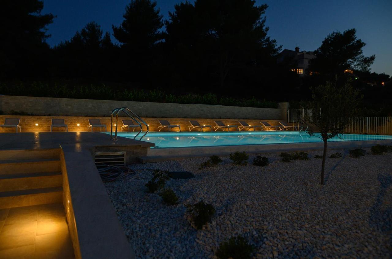 Malo More Resort Arbanija ภายนอก รูปภาพ