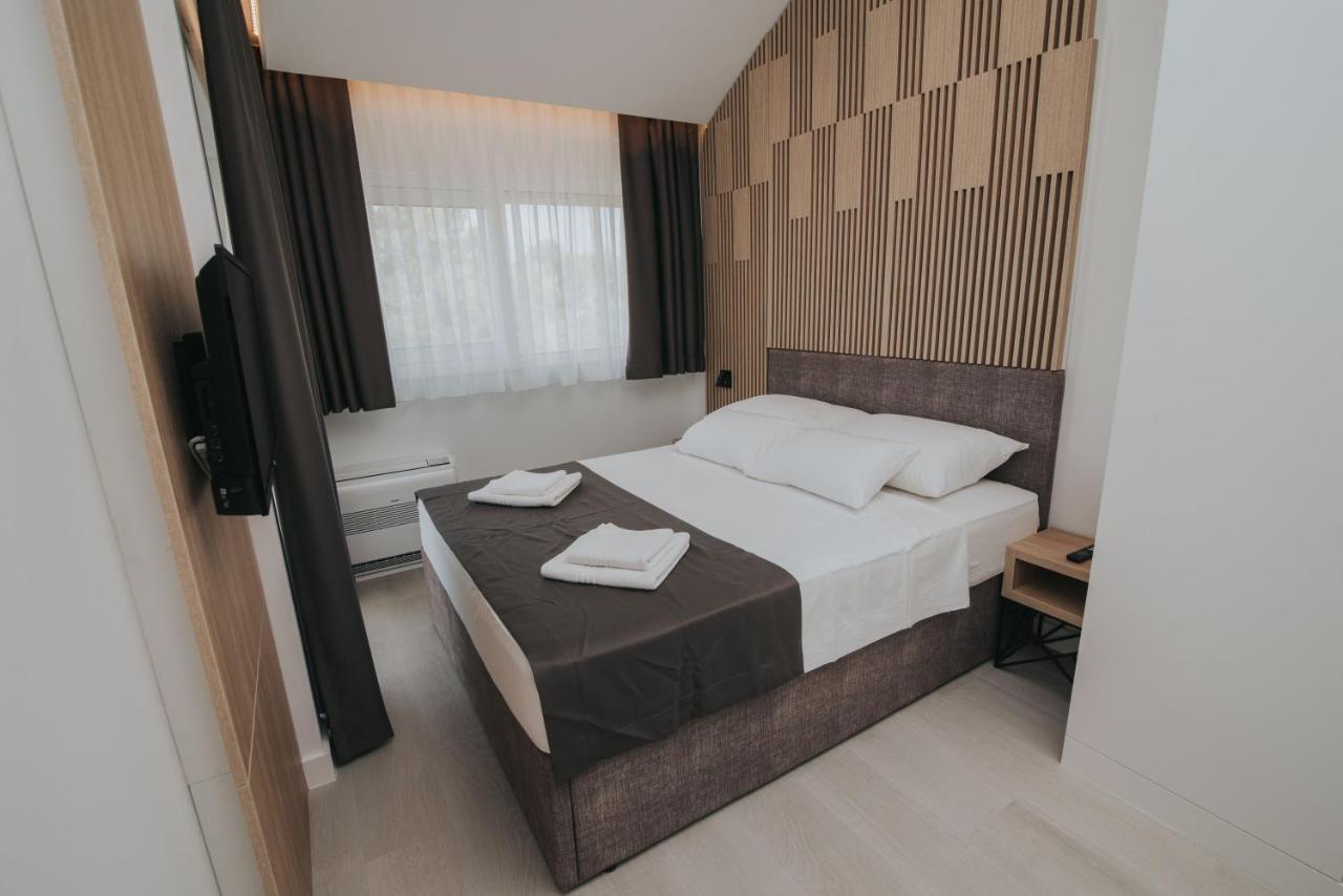 Malo More Resort Arbanija ภายนอก รูปภาพ