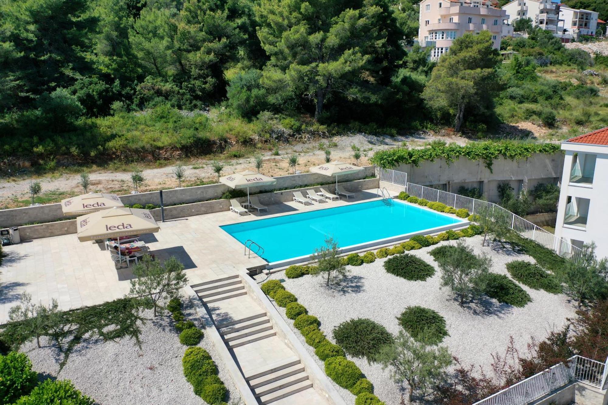 Malo More Resort Arbanija ภายนอก รูปภาพ